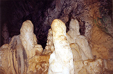 Сталагмиты «Жрец со свитой», Большая Азишская пещера
